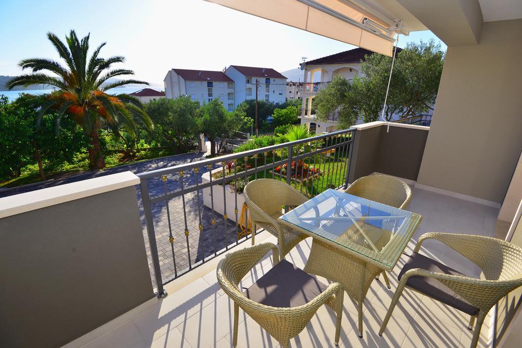Apartments Villa Coratina トロギール エクステリア 写真
